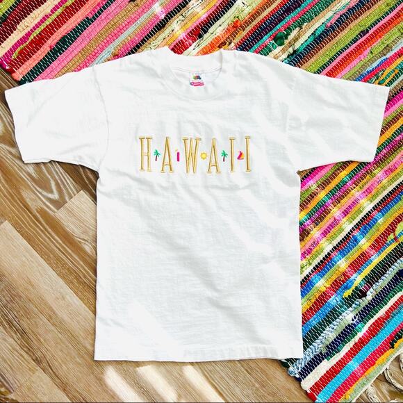 Vintage 80s 90s Single Stitch Hawaii Embroidered Fruit of the Loom Tee Shirt - Picture 2 of 10